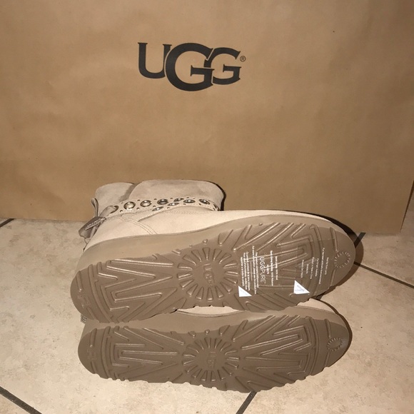 Women’s UGG ALISIA FAWN MINI BOOTS - Picture 6 of 9